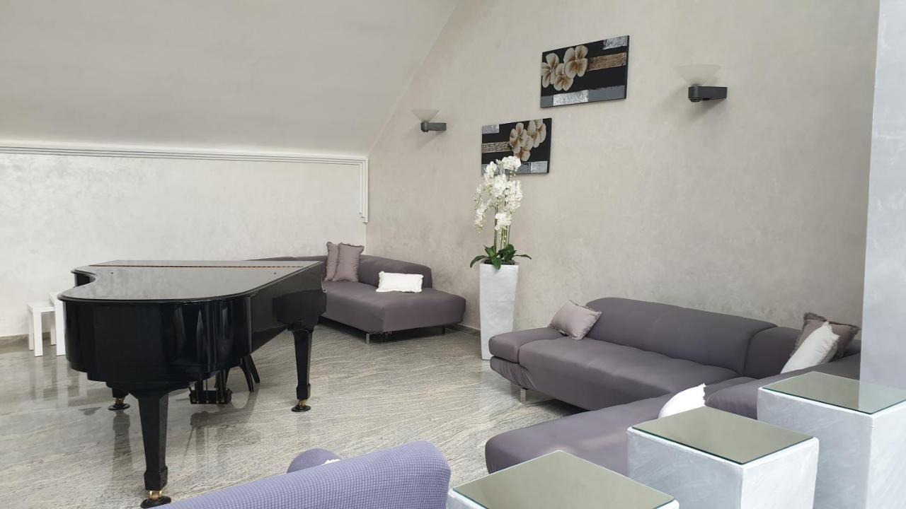 Palahotel Vallenoce Decollatura Exterior photo